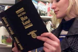 Facebook рекомендует прочитать «Mein Kampf»